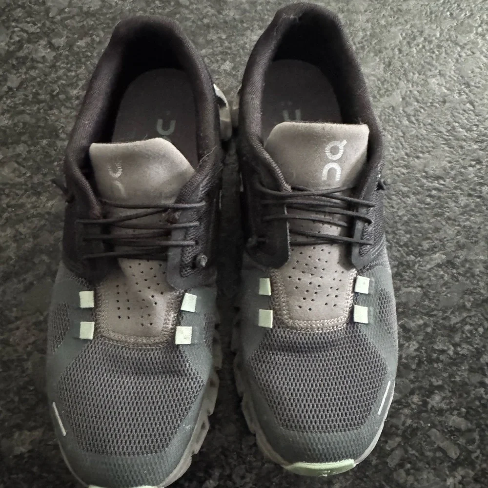 On Running Women's Cloud- 7.5 - Picture 1 of 5